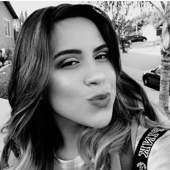 Meet your Posher, Johana - Picture 1 of 1